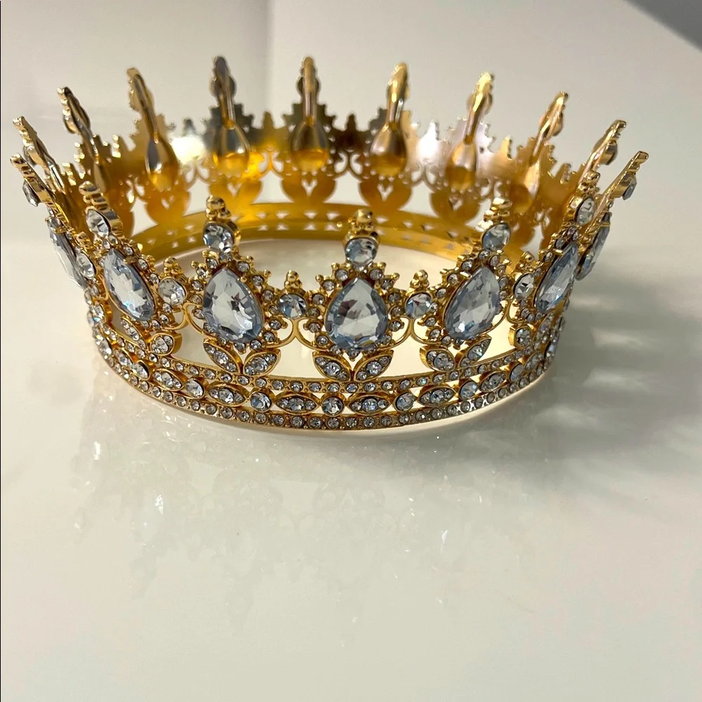 Crown cake topper